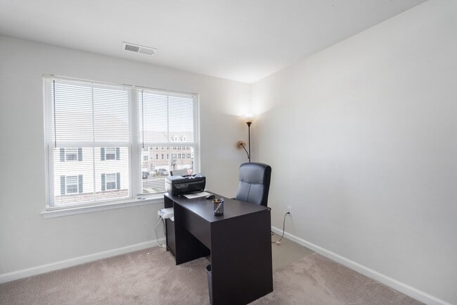 Building Photo - 16 Sedicavage Way