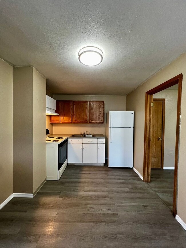 Building Photo - C914