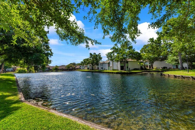 Building Photo - 4114 Pinelake Ln