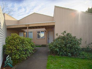 Building Photo - Charming 2 bed/1 bathroom