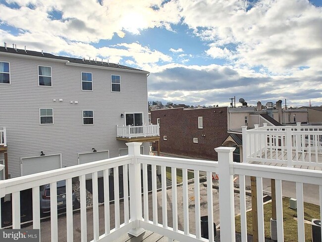 Building Photo - 3 Wafer Aly