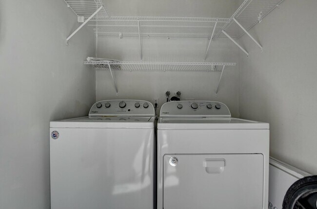 Building Photo - 988 Normandy Trail