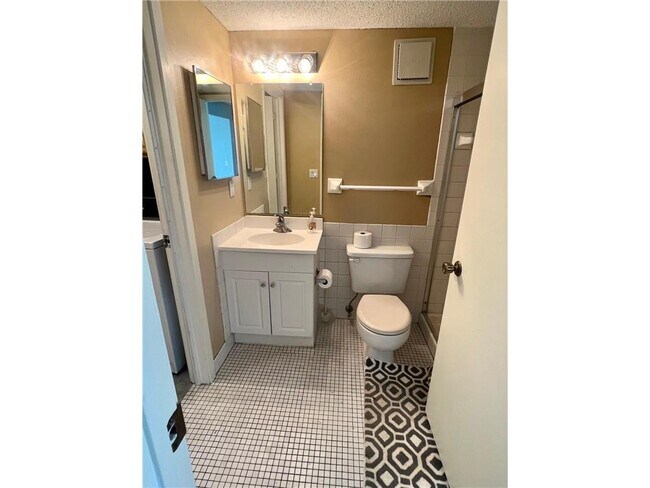 Building Photo - 2228 Oregon Ct