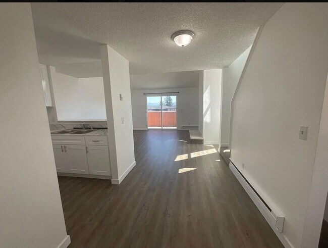 Building Photo - 2161 Eastview Pl