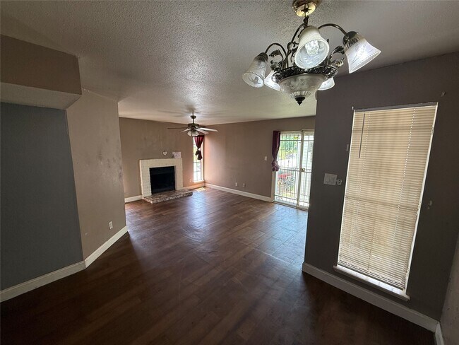 Building Photo - 10501 South Dr