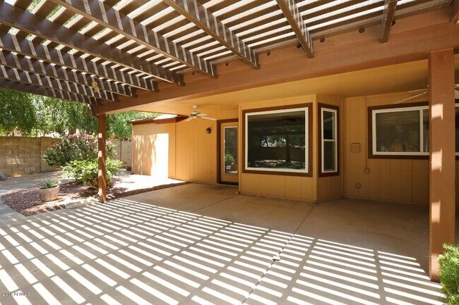Building Photo - 5109 E Kathleen Rd