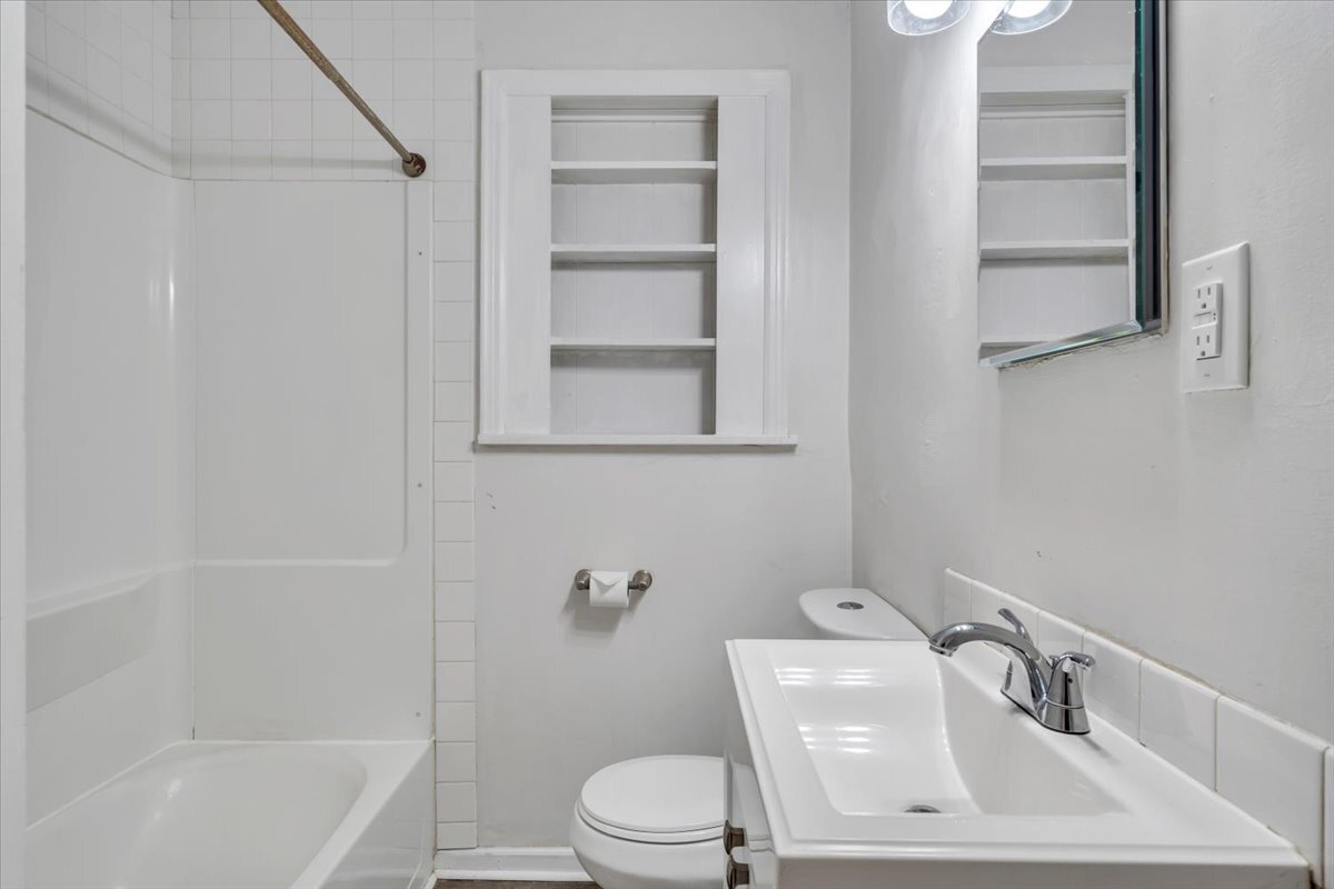 BATH W/ BUILT-IN SHELVES, LUXURY VINYL TILE AND SHOWER/TUB! - 2413 Memorial Ave SW