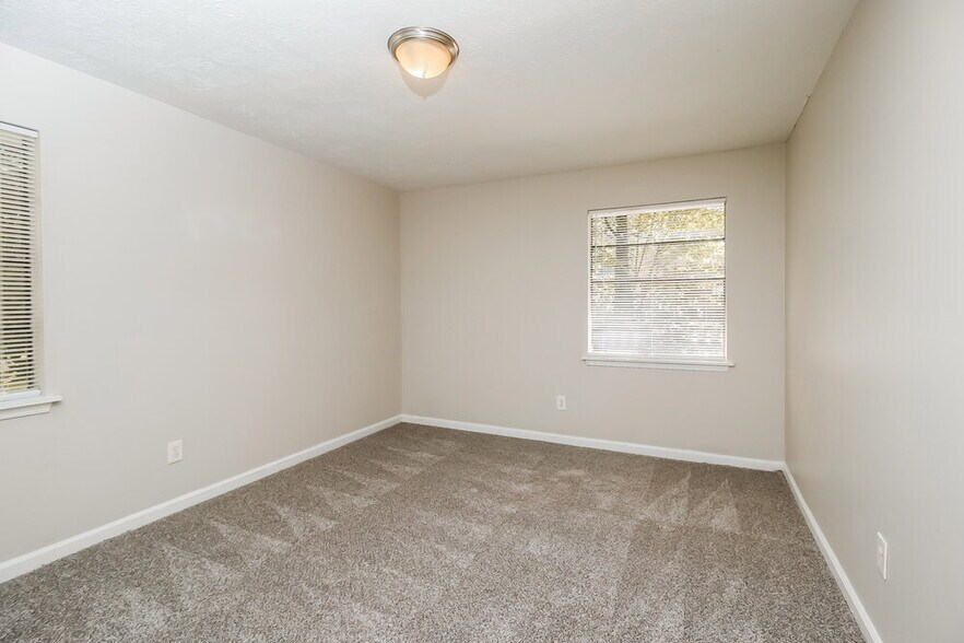 Building Photo - 9050 Spillers Dr SW