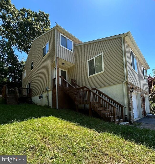 Building Photo - 319 Lynley Ln