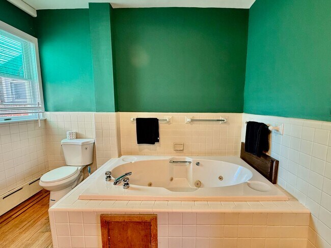 Building Photo - SPACIOUS & MODERN 3 BED/2.5 BA HOUSE w/ AC-Inlaid HARDWOOD Flooring-WASHER/DRYER & Rear PATIO in ...