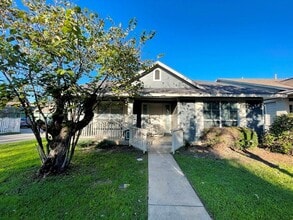 Building Photo - 162 Dressen