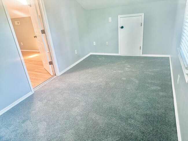 Building Photo - 3/2 Brick Home in Crowfield Plantation in Goose Creek!