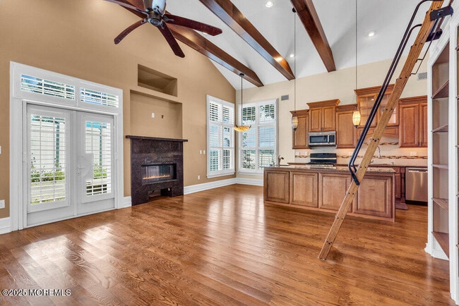 Building Photo - 8 Central Ave