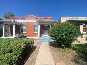 Building Photo - Beautiful 2 Bed 1 Bath Rowe Home in Washington Park Neighborhood