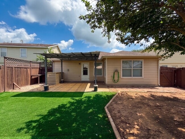 Building Photo - 8102 Sanders Glen Ln