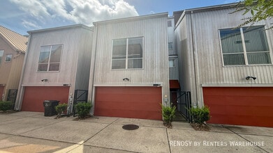 Building Photo - 2605 Calumet St