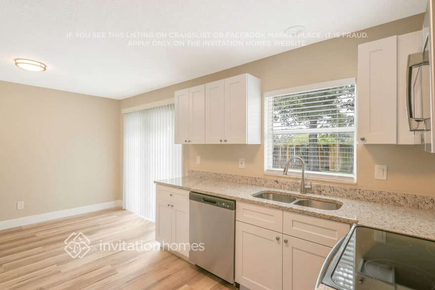 Building Photo - 3205 Lancaster Ln