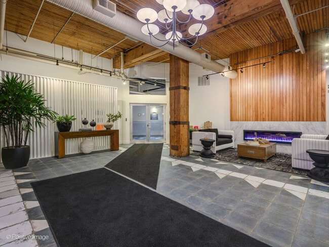 Building Photo - 360 W Illinois St