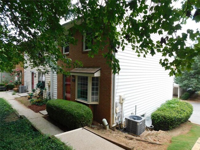 Building Photo - 192 High Creek Dr