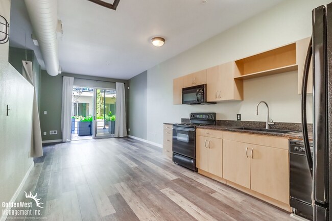 Building Photo - Updated 1Bdm 1Ba Condo with Modern Amenities and Prime Downtown San Diego Location!