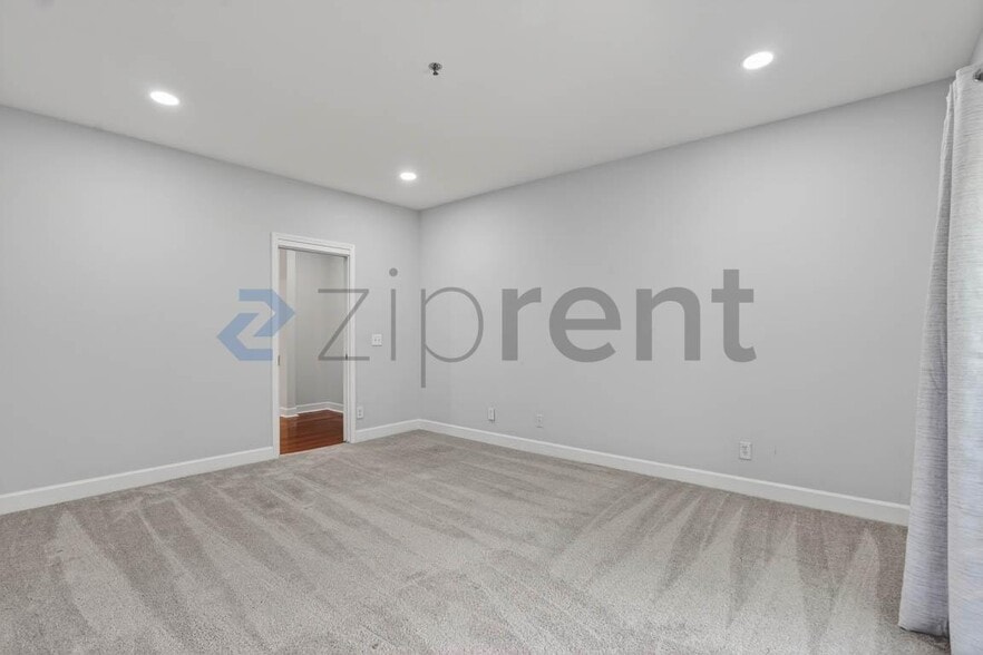 Building Photo - 2921 Lenox Rd NE