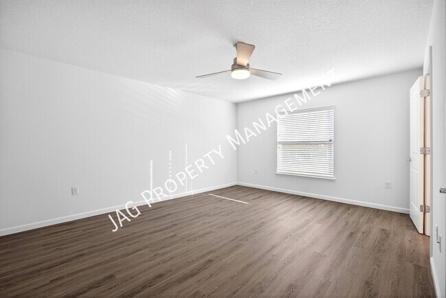 Building Photo - 1401 Degroodt Rd SW