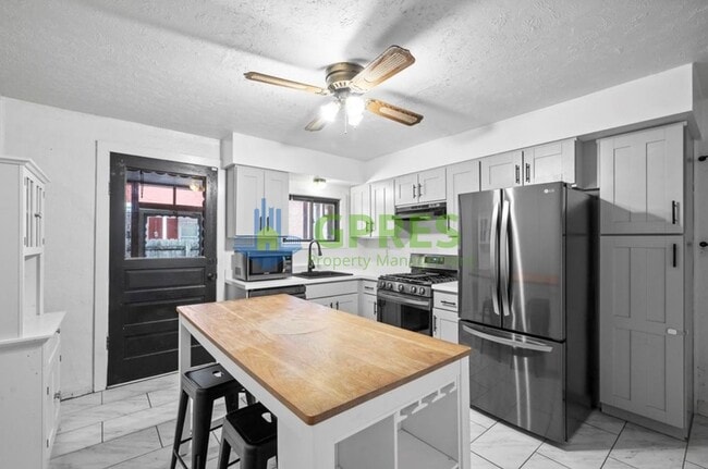 Building Photo - Charming 2-Bedroom Home with Modern Comfor...