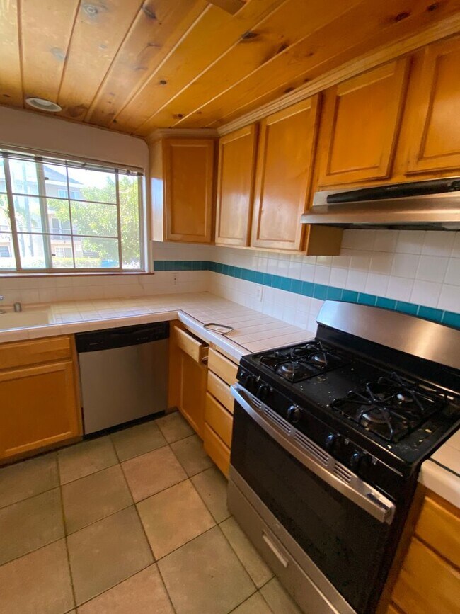 Building Photo - 6535 El Nido Ln