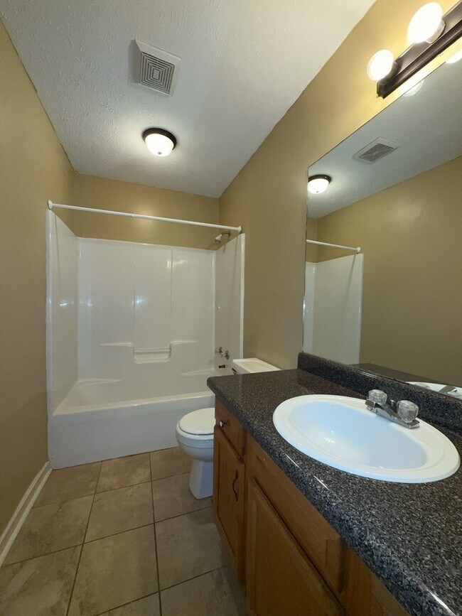 Building Photo - 1905 Christine Dr