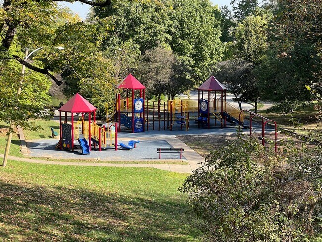 Building Photo - 6114 Columbia Ave