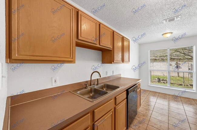Building Photo - 2139 Vine Ln