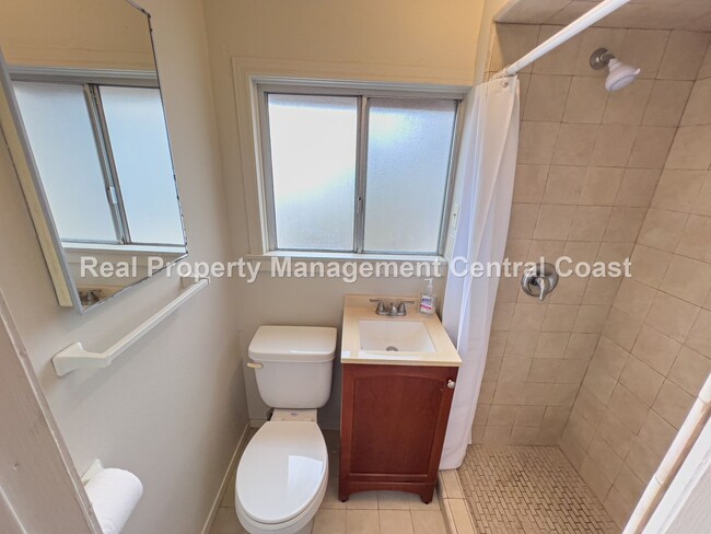 Building Photo - AVAILABLE MAY - 3 Bed / 2 Bath Cayucos Home