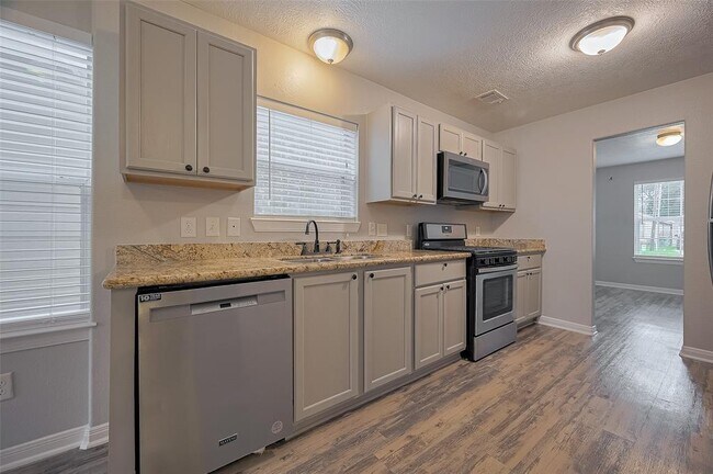 Building Photo - 5009 Willow Point Dr