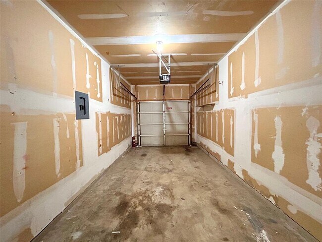 Building Photo - 2707 Westhampton Ct