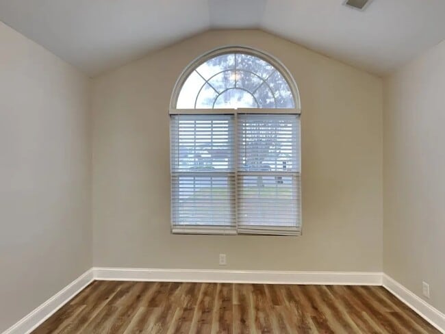 Building Photo - 915 Red Feather Trail