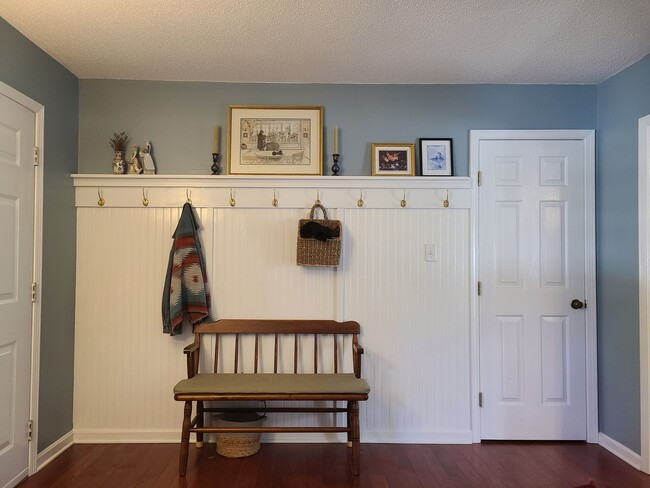 Building Photo - Ring in 2026 with THIS Great Rental!