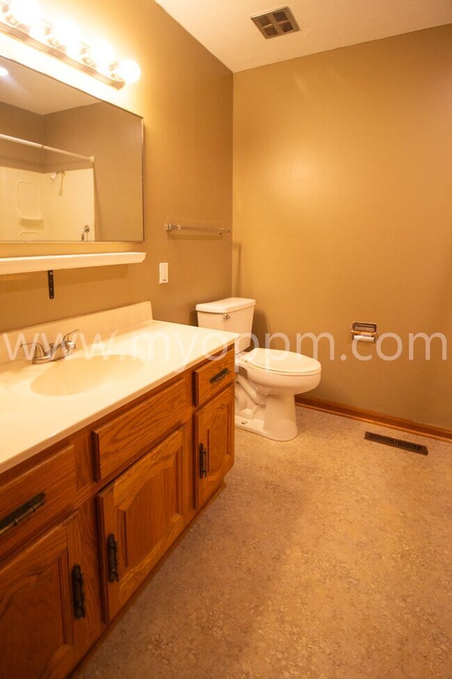 Building Photo - Great 3-Bedroom House on Westwood Lane