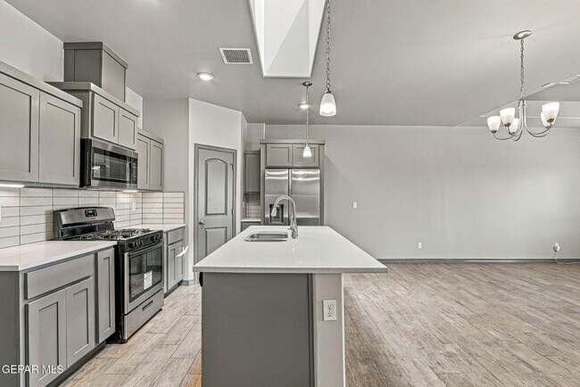 Building Photo - 12760 Dorchester Ave
