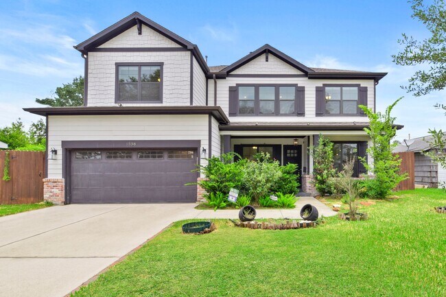 Building Photo - Timeless Elegance in Oak Forest: A Stylish...