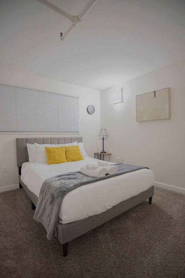 Building Photo - 125 W Market St