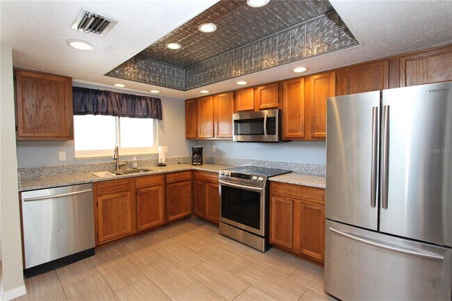 Building Photo - 6699 San Casa Dr