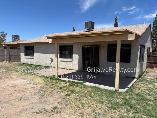Building Photo - 3 Bedroom, 2 Bath Midvale House for Rent  (Valencia/Midvale)