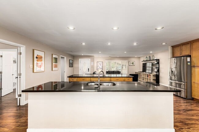 Building Photo - STUNNING 4 bed/2 bath Scottsdale Home- FURHISHED or UnFURNISHED