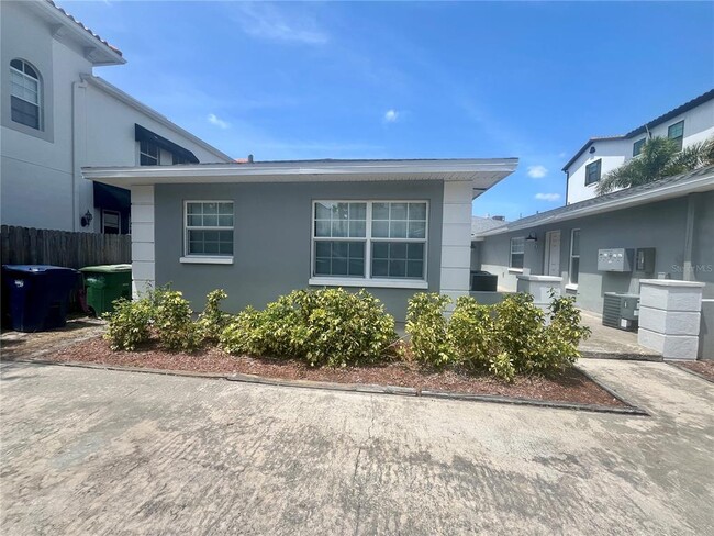 Building Photo - 505 S Westland Ave