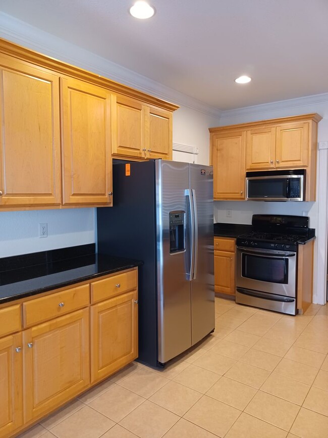 Building Photo - Spacious 4 Bedroom in Chics Beach