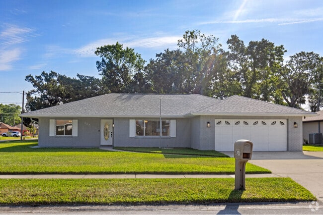Building Photo - 807 Scrub Oak St