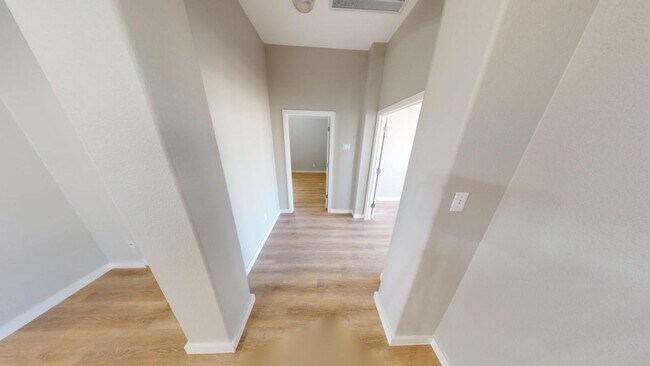 Building Photo - Elegant home in Pflugerville with great fe...