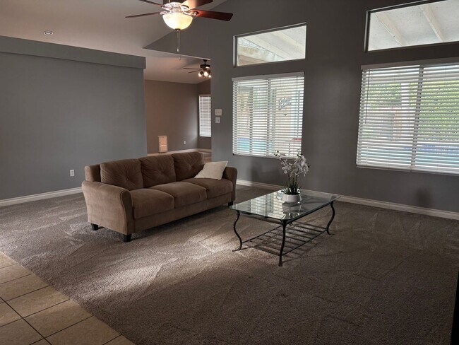 Building Photo - Beautifully Updated 3-Bedroom Home with Bo...