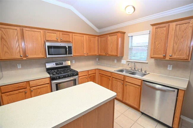 Building Photo - Promenade Lane, Pearland, TX 77584 - 4 BR 2 BA single-family home