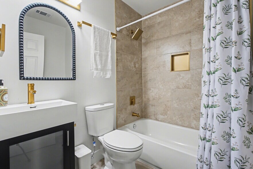 Building Photo - 9345 Rocky Woods Dr